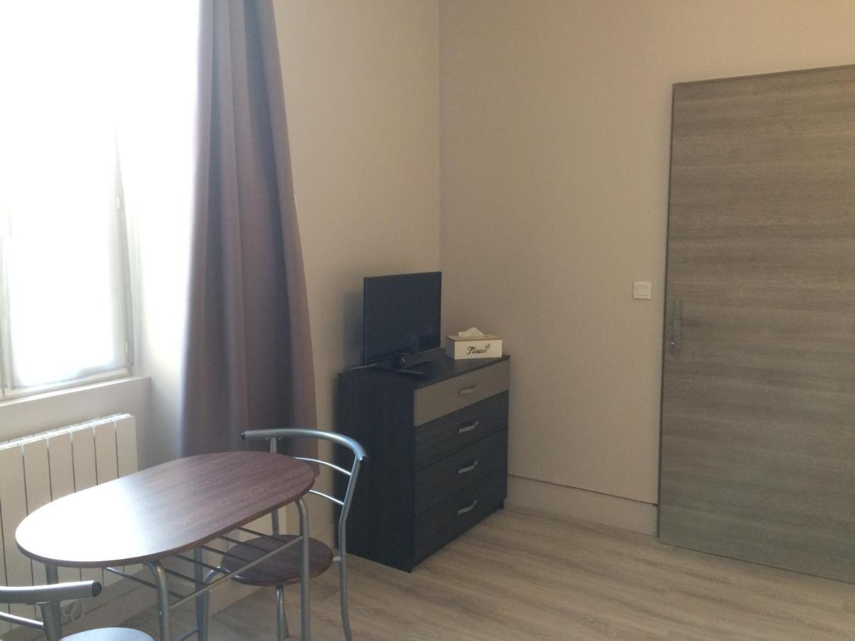Studio Proche Gare Avec Kitchenette Et Wifi - Porte Rouge Thiviers Ngoại thất bức ảnh